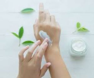 आयुर्वेद के ये नियम रूखी त्वचा के लिए किसी वरदान से कम नहीं आयुर्वेद के ये नियम रूखी त्वचा के लिए किसी वरदान से कम नहीं