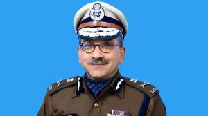 सीआरपीएफ के महानिदेशक माहेश्वरी स्वयं पृथकवास में गए सीआरपीएफ के महानिदेशक माहेश्वरी स्वयं पृथकवास में गए