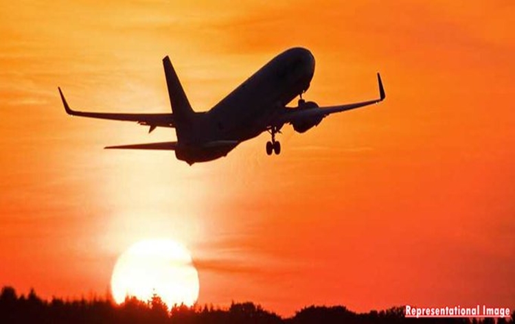 देश में मध्य रात्रि से नियमित अंतरराष्ट्रीय उड़ानें फिर से शुरू देश में मध्य रात्रि से नियमित अंतरराष्ट्रीय उड़ानें फिर से शुरू