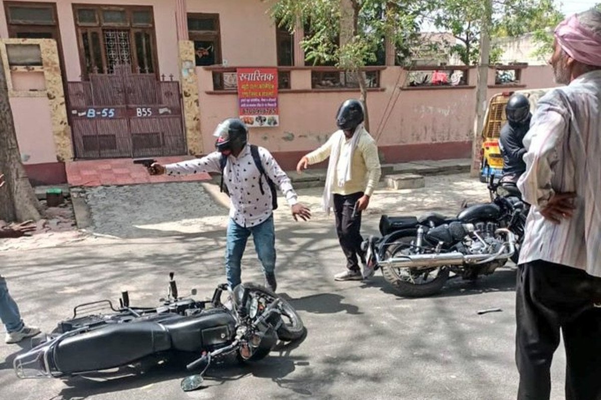 पेट्रोल पंप कर्मचारियों से लूट के मामले में दो गिरफ्तार पेट्रोल पंप कर्मचारियों से लूट के मामले में दो गिरफ्तार