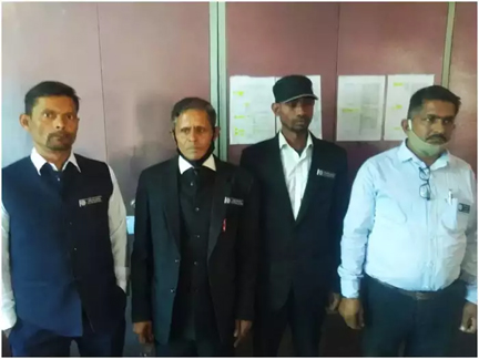 परीक्षा केंद्र में फर्जी अधिकारी बनकर पहुंचे चार लोग परीक्षा केंद्र में फर्जी अधिकारी बनकर पहुंचे चार लोग