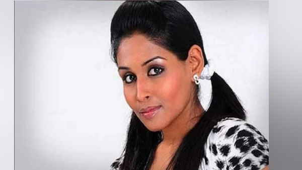 धोखाधड़ी के आरोप में जेल में बंद अभिनेत्री लीना पॉल सीख रही है जैम और जेली बनाना धोखाधड़ी के आरोप में जेल में बंद अभिनेत्री लीना पॉल सीख रही है जैम और जेली बनाना