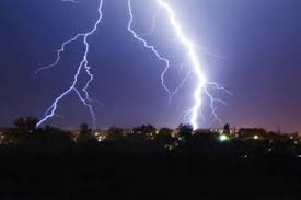 बिजली गिरने, बारिश व आंधी से आठ लोगों की मौत बिजली गिरने, बारिश व आंधी से आठ लोगों की मौत