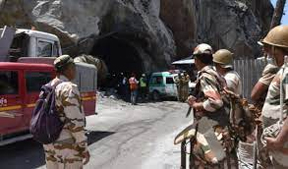 सुरंग के अंदर ट्रॉली पलटने से दो की मौत, तीन को बचाया गया सुरंग के अंदर ट्रॉली पलटने से दो की मौत, तीन को बचाया गया