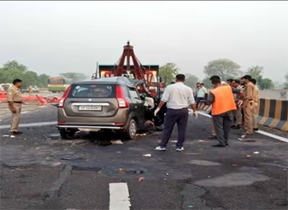 सड़क हादसे में सात लोगों की मौत सड़क हादसे में सात लोगों की मौत