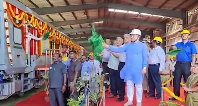 सेमी हाई-स्पीड वंदे भारत ट्रेन का विनिर्माण तेजी से किया जा रहा है : रेलमंत्री अश्विनी वैष्णव सेमी हाई-स्पीड वंदे भारत ट्रेन का विनिर्माण तेजी से किया जा रहा है : रेलमंत्री अश्विनी वैष्णव