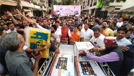 आंगनबाड़ी के बच्चों के लिए मुख्यमंत्री ने जुटाए 8.5 करोड़ रुपये, लाखों का सामान आंगनबाड़ी के बच्चों के लिए मुख्यमंत्री ने जुटाए 8.5 करोड़ रुपये, लाखों का सामान