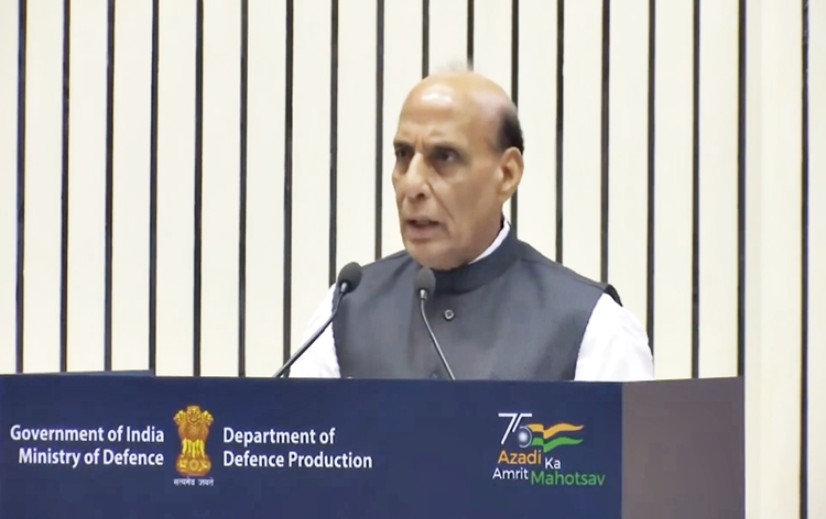 रक्षा मंत्री राजनाथ सिंह ने 75 नव-विकसित आर्टिफिशियल इंटेलिजेंस उत्पादों का शुभारंभ किया रक्षा मंत्री राजनाथ सिंह ने 75 नव-विकसित आर्टिफिशियल इंटेलिजेंस उत्पादों का शुभारंभ किया