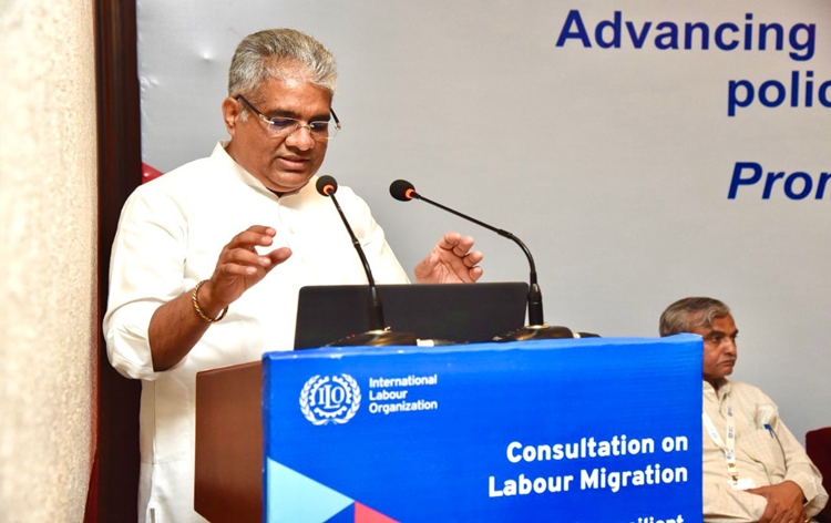 श्रम और रोजगार मंत्री भूपेन्द्र यादव ने कहा-ई श्रम पोर्टल पर असंगठित क्षेत्र के 28 करोड श्रमिकों ने चार सौ व्यवसायों में पंजीकरण कराया श्रम और रोजगार मंत्री भूपेन्द्र यादव ने कहा-ई श्रम पोर्टल पर असंगठित क्षेत्र के 28 करोड श्रमिकों ने चार सौ व्यवसायों में पंजीकरण कराया