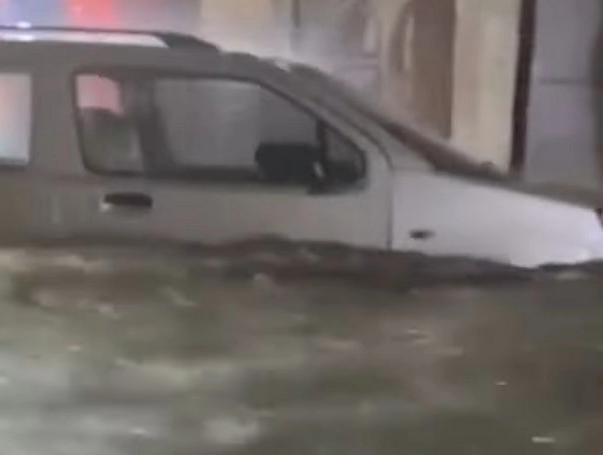 कार नदी में बहने के बाद रेलवे स्टेशन मास्टर की मौत कार नदी में बहने के बाद रेलवे स्टेशन मास्टर की मौत