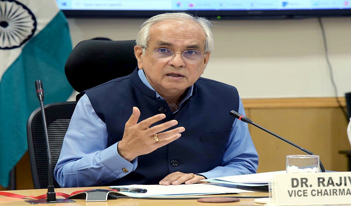 राज्य सरकारें अपनी राजकोषीय क्षमता से बाहर जाकर ‘मुफ्त सौगात' न बांटें: राजीव कुमार राज्य सरकारें अपनी राजकोषीय क्षमता से बाहर जाकर ‘मुफ्त सौगात' न बांटें: राजीव कुमार