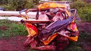 कंटेनर और कार की टक्कर में एक ही परिवार के पांच लोगों की मौत कंटेनर और कार की टक्कर में एक ही परिवार के पांच लोगों की मौत