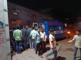 सड़क दुर्घटना में 7 लोगों की मौत, 24 से अधिक घायल सड़क दुर्घटना में 7 लोगों की मौत, 24 से अधिक घायल