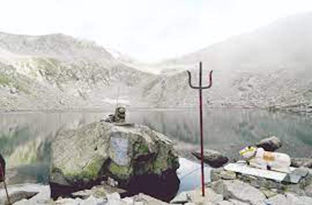 तीन दिवसीय कैलाश यात्रा में शामिल हुए सैकड़ों श्रद्धालु तीन दिवसीय कैलाश यात्रा में शामिल हुए सैकड़ों श्रद्धालु