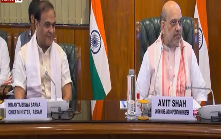 केंद्र सरकार, असम सरकार और आठ आदिवासी समूहों के बीच त्रिपक्षीय शांति समझौते पर हस्ताक्षर केंद्र सरकार, असम सरकार और आठ आदिवासी समूहों के बीच त्रिपक्षीय शांति समझौते पर हस्ताक्षर