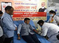 प्रधानमंत्री मोदी के जन्मदिन पर रक्तदान अमृत महोत्सव शुरू, मांडविया ने किया रक्तदान प्रधानमंत्री मोदी के जन्मदिन पर रक्तदान अमृत महोत्सव शुरू, मांडविया ने किया रक्तदान