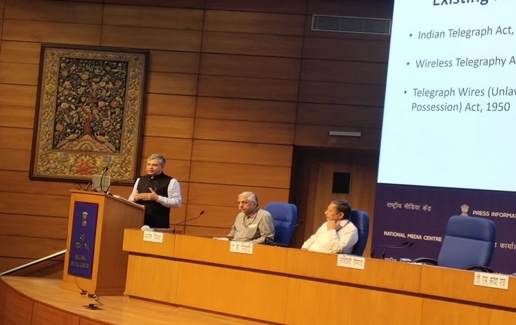 नया दूरसंचार विधेयक लाने का उददेश्य लोगों को साइबर धोखाधड़ी से बचाना है- अश्विनी वैष्णव नया दूरसंचार विधेयक लाने का उददेश्य लोगों को साइबर धोखाधड़ी से बचाना है- अश्विनी वैष्णव