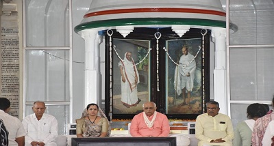 गांधी जयंती पर खादी और हथकरघा उत्पादन पर 30 प्रतिशत की छूट की घोषणा गांधी जयंती पर खादी और हथकरघा उत्पादन पर 30 प्रतिशत की छूट की घोषणा