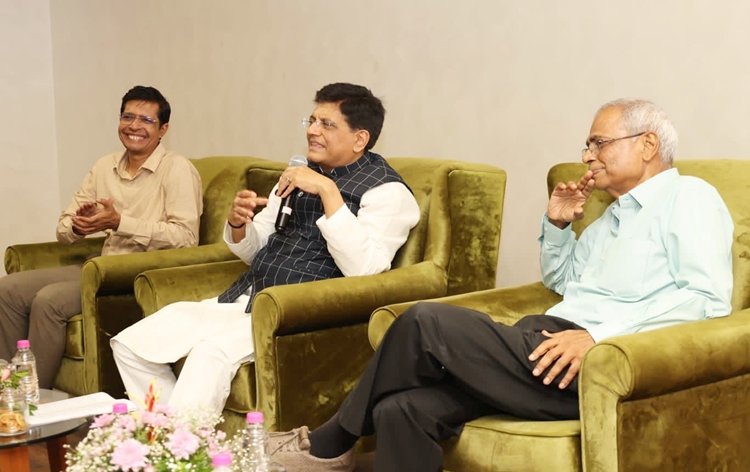 वाणिज्य और उद्योग मंत्री पीयूष गोयल ने कहा- केंद्र सरकार पेटेंट कानून को सरल बनाएगी वाणिज्य और उद्योग मंत्री पीयूष गोयल ने कहा- केंद्र सरकार पेटेंट कानून को सरल बनाएगी