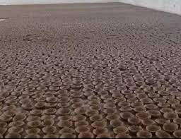 गाय के गोबर से दिवाली के लिए एक लाख दीये बनाने में जुटे जेल के कैदी गाय के गोबर से दिवाली के लिए एक लाख दीये बनाने में जुटे जेल के कैदी