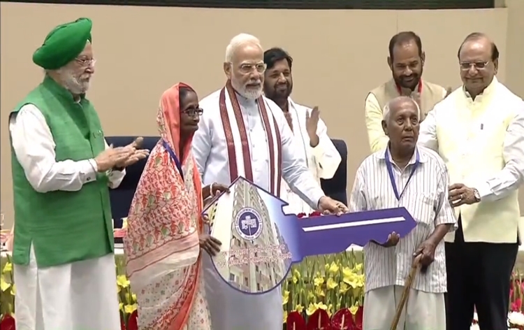 प्रधानमंत्री नरेन्द्र मोदी ने दिल्ली में 3 हजार से अधिक नवनिर्मित आवासों का उद्घाटन किया प्रधानमंत्री नरेन्द्र मोदी ने दिल्ली में 3 हजार से अधिक नवनिर्मित आवासों का उद्घाटन किया
