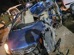 अनियंत्रित कार पेड़ से टकराई...हादसे में तीन लोगों की मौत, दो घायल अनियंत्रित कार पेड़ से टकराई...हादसे में तीन लोगों की मौत, दो घायल