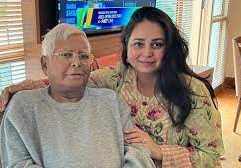 गुर्दा दान कर रही लालू की बेटी ने कहा- ये तो बस एक छोटा सा मांस का टुकड़ा है गुर्दा दान कर रही लालू की बेटी ने कहा- ये तो बस एक छोटा सा मांस का टुकड़ा है