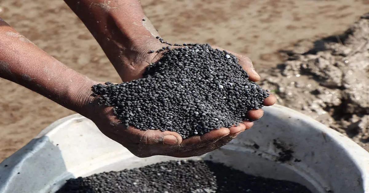 नकली रासायनिक उर्वरक बनाने वाली फैक्ट्री का भंडाफोड़ नकली रासायनिक उर्वरक बनाने वाली फैक्ट्री का भंडाफोड़