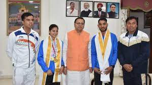 सरकार एथलीट नेगी, पंवार को तीन-तीन लाख रुपये देगी सरकार एथलीट नेगी, पंवार को तीन-तीन लाख रुपये देगी