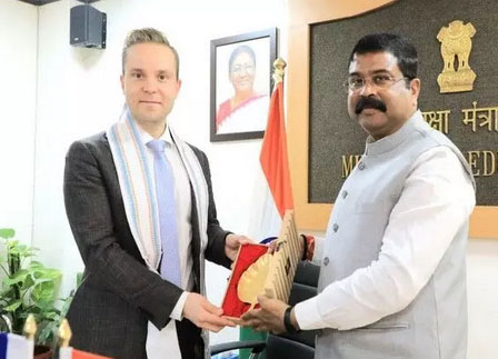 प्रधान ने फिनलैंड के अपने समकक्ष के साथ शिक्षा के क्षेत्र में सहयोग पर चर्चा की प्रधान ने फिनलैंड के अपने समकक्ष के साथ शिक्षा के क्षेत्र में सहयोग पर चर्चा की