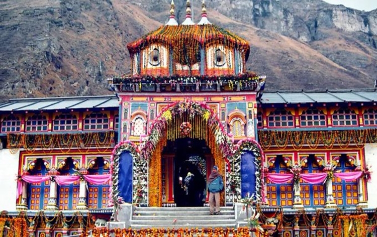 उत्तराखंड में बद्रीनाथ धाम के कपाट आज से बंद उत्तराखंड में बद्रीनाथ धाम के कपाट आज से बंद