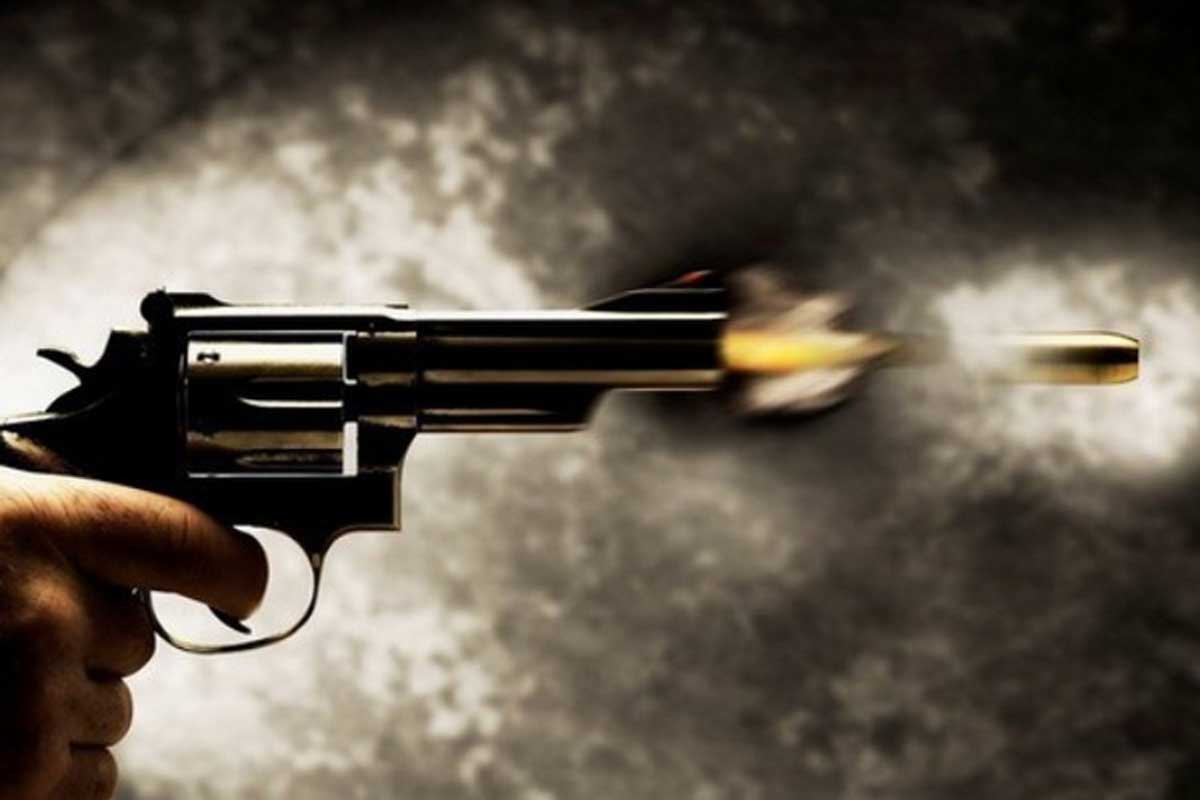 पुलिस जवान ने अपने दो सहकर्मियों की हत्या की पुलिस जवान ने अपने दो सहकर्मियों की हत्या की