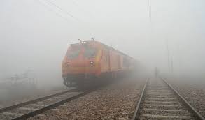 कोहरे के कारण रेल सेवा प्रभावित, 260 ट्रेनों का परिचालन रद्द कोहरे के कारण रेल सेवा प्रभावित, 260 ट्रेनों का परिचालन रद्द