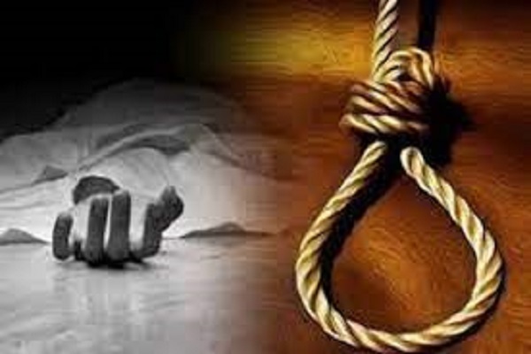 पत्नी के मायके जाने से दुखी युवक ने फंदे से लटककर खुदकुशी की पत्नी के मायके जाने से दुखी युवक ने फंदे से लटककर खुदकुशी की