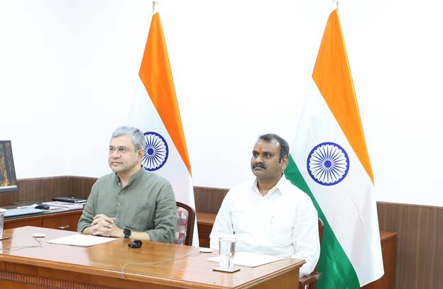 केंद्रीय मंत्री अश्विनी वैष्णव ने भ्रामक सूचनाओं से निपटने और लोकतंत्र की रक्षा के लिए डिजिटल मीडिया की जवाबदेही का आह्वान किया केंद्रीय मंत्री अश्विनी वैष्णव ने भ्रामक सूचनाओं से निपटने और लोकतंत्र की रक्षा के लिए डिजिटल मीडिया की जवाबदेही का आह्वान किया