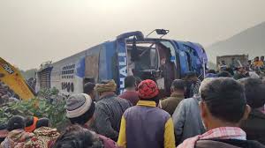 झारखंड में बस पलटने से सात यात्रियों की मौत झारखंड में बस पलटने से सात यात्रियों की मौत