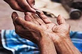 इंदौर में 1,000 रुपये के इनाम के लिए प्रशासन को भिखारियों की सूचना दे रहे लोग इंदौर में 1,000 रुपये के इनाम के लिए प्रशासन को भिखारियों की सूचना दे रहे लोग