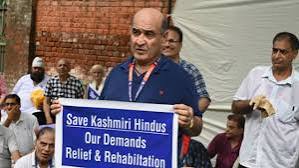 कश्मीरी पंडितों के पलायन के 35 साल पूरे, जम्मू में एकत्र होकर उस मंजर को किया याद कश्मीरी पंडितों के पलायन के 35 साल पूरे, जम्मू में एकत्र होकर उस मंजर को किया याद