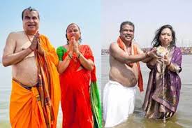 संगम में केंद्रीय मंत्री नितिन गडकरी, धर्मेंद्र प्रधान ने लगाई डुबकी संगम में केंद्रीय मंत्री नितिन गडकरी, धर्मेंद्र प्रधान ने लगाई डुबकी