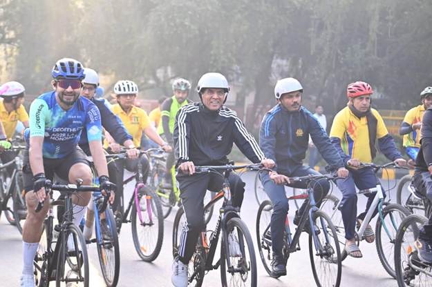 प्रधानमंत्री ने मन की बात में नागरिकों से मोटापे के विरुद्ध लड़ाई जारी रखने का आग्रह किया प्रधानमंत्री ने मन की बात में नागरिकों से मोटापे के विरुद्ध लड़ाई जारी रखने का आग्रह किया