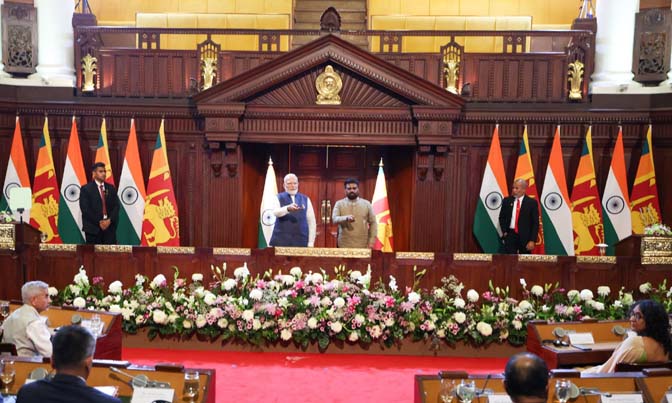पीएम मोदी की यात्रा : भारत-श्रीलंका के बीच रक्षा सहयोग सहित कई अहम समझौतों पर हस्ताक्षर पीएम मोदी की यात्रा : भारत-श्रीलंका के बीच रक्षा सहयोग सहित कई अहम समझौतों पर हस्ताक्षर
