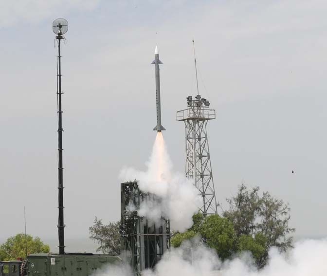 डीआरडीओ ने सतह से हवा में मार करने वाली मिसाइल का किया सफल परीक्षण डीआरडीओ ने सतह से हवा में मार करने वाली मिसाइल का किया सफल परीक्षण