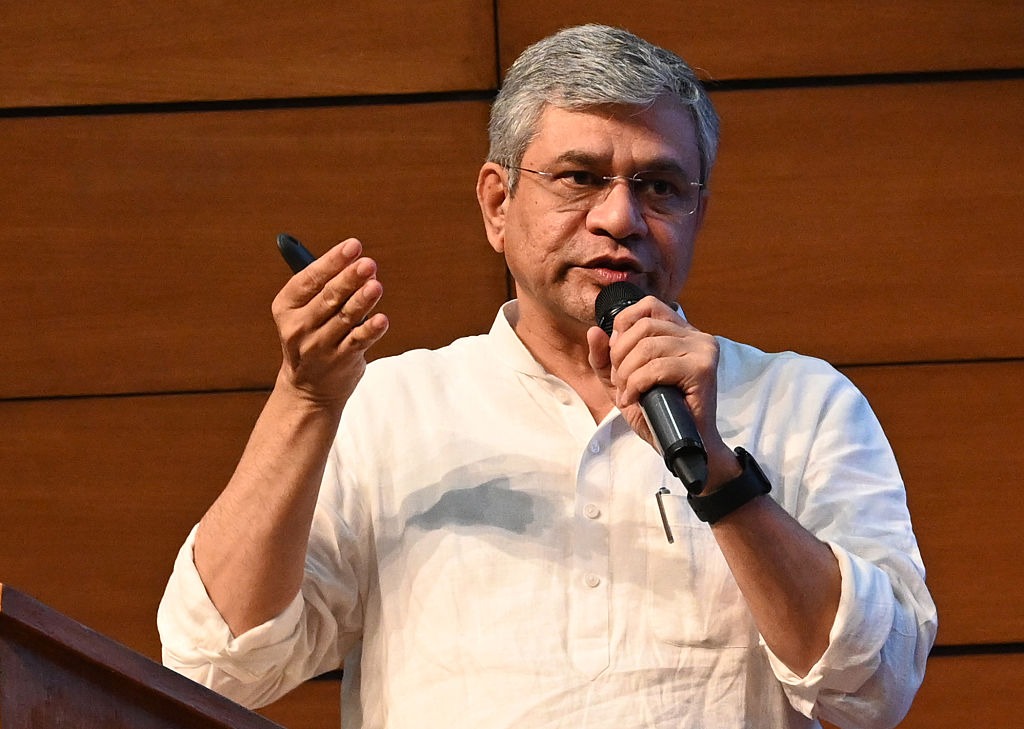 रेल मंत्री अश्विनी वैष्णव ने बिहार को दी पांच नई ट्रेनों की सौगात, कनेक्टिविटी को मिलेगा बढ़ावा रेल मंत्री अश्विनी वैष्णव ने बिहार को दी पांच नई ट्रेनों की सौगात, कनेक्टिविटी को मिलेगा बढ़ावा