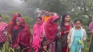 गंधमर्दन पहाड़ी से छत्तीसगढ़ के 17 पर्यटकों को बचाया गया गंधमर्दन पहाड़ी से छत्तीसगढ़ के 17 पर्यटकों को बचाया गया