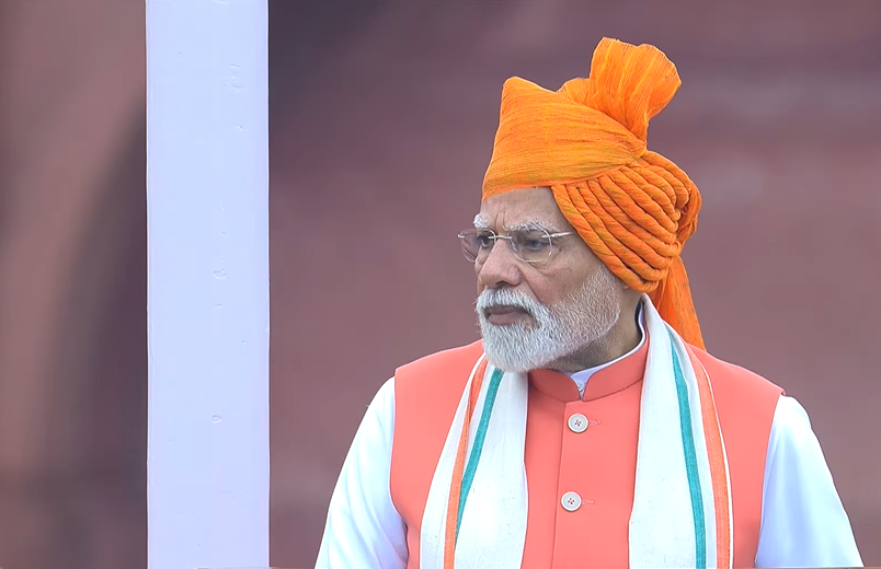 प्रधानमंत्री मोदी ने लाल किले से देश को संबोधित किया, बोले- अनुच्छेद 370 हटाकर, अपनाया एक राष्ट्र-एक संविधान प्रधानमंत्री मोदी ने लाल किले से देश को संबोधित किया, बोले- अनुच्छेद 370 हटाकर, अपनाया एक राष्ट्र-एक संविधान