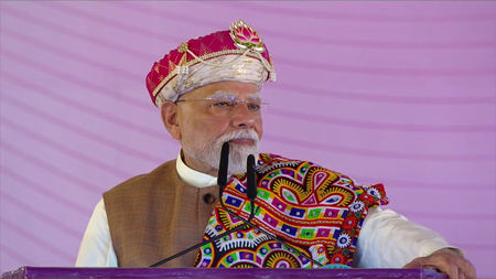 ‘नारी शक्ति’ भारत के विकास की नींव : पीएम मोदी ‘नारी शक्ति’ भारत के विकास की नींव : पीएम मोदी