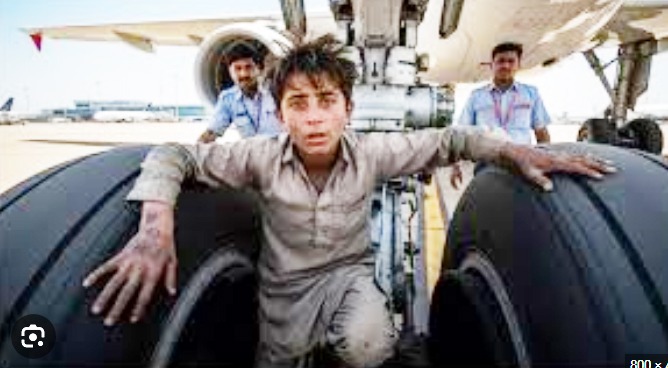 अफगान किशोर विमान के ‘लैंडिंग गियर' कक्ष में छिपकर दिल्ली पहुंचा अफगान किशोर विमान के ‘लैंडिंग गियर' कक्ष में छिपकर दिल्ली पहुंचा