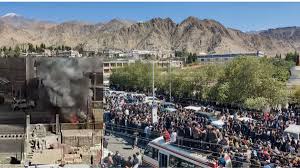 लद्दाख में आंदोलन हिंसक हुआ, चार लोगों की मौत, सोनम वांगचुक ने अनशन समाप्त किया लद्दाख में आंदोलन हिंसक हुआ, चार लोगों की मौत, सोनम वांगचुक ने अनशन समाप्त किया