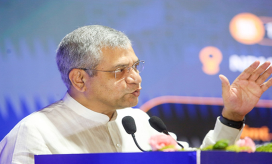 मुंबई-अहमदाबाद बुलेट ट्रेन 2029 तक पूरी तरह से हो जाएगी चालू : अश्विनी वैष्णव मुंबई-अहमदाबाद बुलेट ट्रेन 2029 तक पूरी तरह से हो जाएगी चालू : अश्विनी वैष्णव