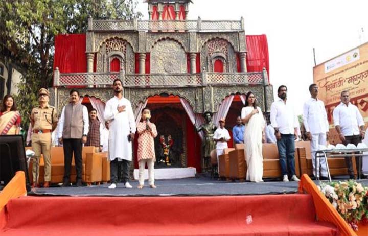 जय शिवाजी के जयघोष से गूंजा सातारा, 12 हजार युवाओं ने लिया विकसित भारत का संकल्प जय शिवाजी के जयघोष से गूंजा सातारा, 12 हजार युवाओं ने लिया विकसित भारत का संकल्प